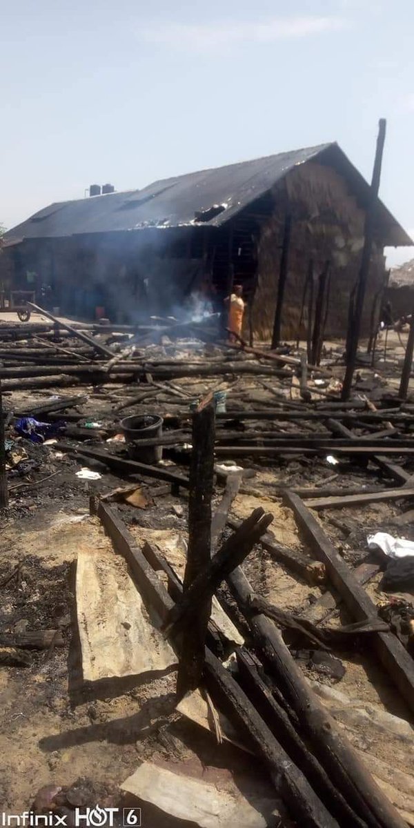 oboloraiders's tweet photo. OBOLO ITIKI!
Sad news as part of OYOROKOTO, the largest fishing community in West Africa, located in OBOLO land(Andoni) was ravaged by fire, sources say the fire was due to local fish processing. https://t.co/vnFVjSYvhS