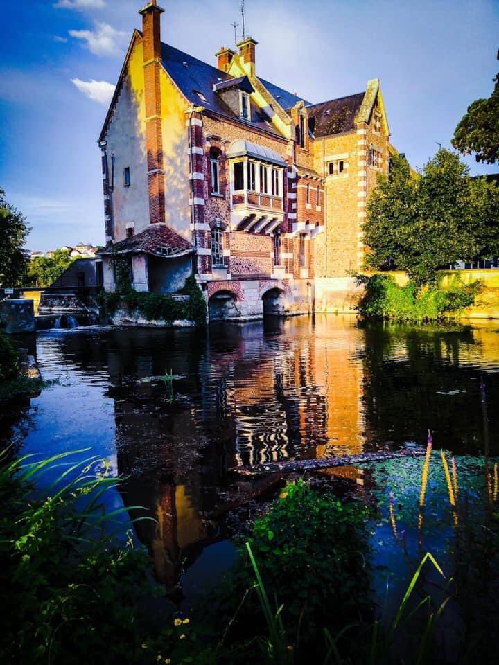 FabienVerdier28's tweet photo. Une magnifique photo qui met en valeur notre ville de Châteaudun 

Crédit photo : Thomas

#Loir 
#Châteaudun
#PBDF
#HauteValléeduLoir 
#ProchedeParis

@ANETT_tourisme @PlusBeauxDtours @Tourisme28 @LoireValleyPR @OECD_local @Tourisme_Veille @VisitParisIdf @l_amf @villeChateaudun https://t.co/5bjFFh28d6