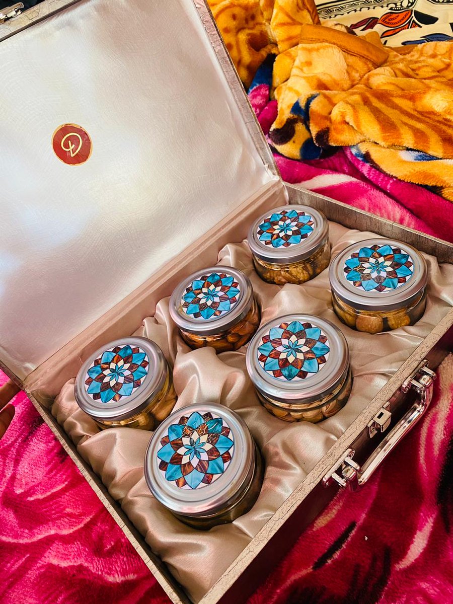 Vogo_rentals's tweet photo. A socially distant Diwali, but a happy one nonetheless! 
Keeping the festive spirit high in all of us, this Diwali, we thanked our peers by sharing a small token of gratitude &amp; appreciation 

Brightening up a smile on everyone's face, here's how we celebrated a safe #Diwali :) https://t.co/kD06rI70Fp