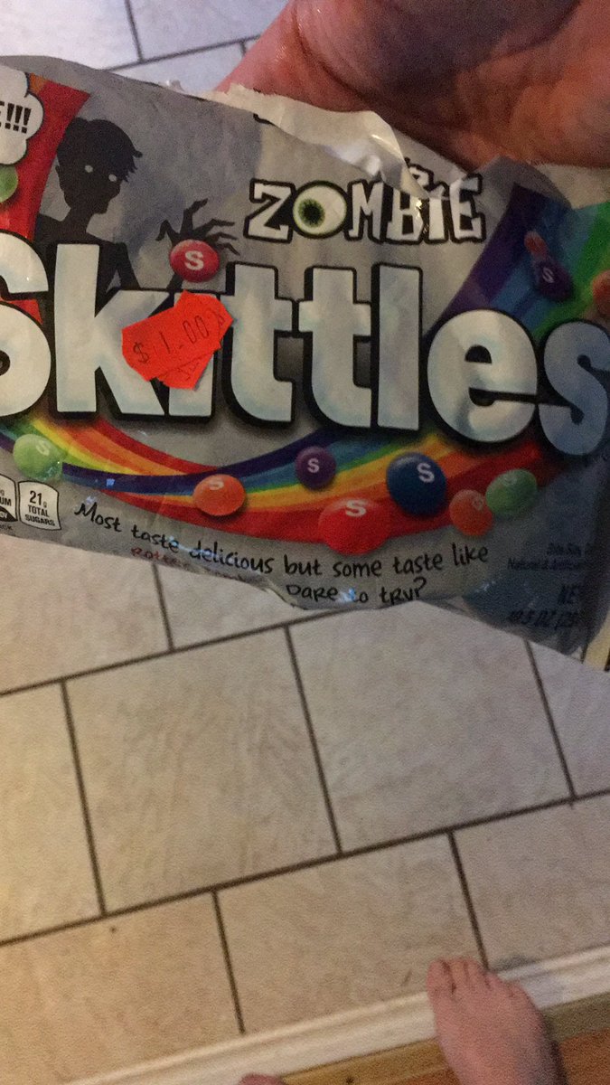BlessYourGrind's tweet photo. Saw some cheap leftover Halloween candy, so bought bΓ¦ this (10 ounce!) bag of skittles, only to discover ITβS A GIMMICK and one out of every 8 skittles in this bag tastes like onion powder #bancomedy #abolishjokes https://t.co/EM5bKbj3Ux