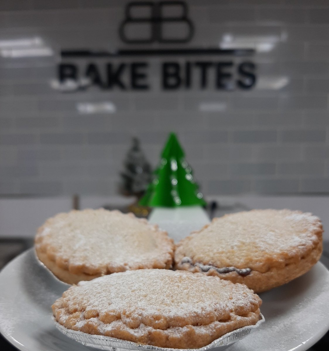 Bakebites6's tweet photo. Back soon.. Fresh baked minced pies https://t.co/r4iTErauut