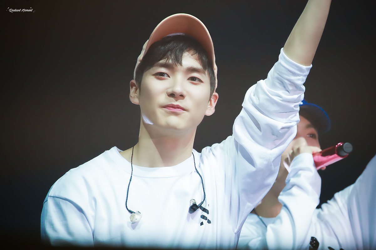 RADIANT_ARON's tweet photo. 191115 보고싶은 너의 된장찌개를 먹고싶은 나는 너의 힘 아니 그냥 보고싶어서...... #아론 #ARON #NUEST #뉴이스트 https://t.co/NmzrfS68DV