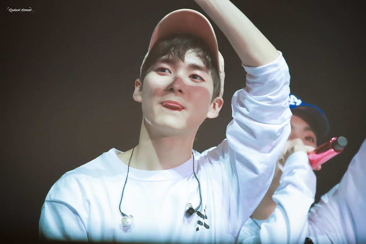 RADIANT_ARON's tweet photo. 191115 보고싶은 너의 된장찌개를 먹고싶은 나는 너의 힘 아니 그냥 보고싶어서...... #아론 #ARON #NUEST #뉴이스트 https://t.co/NmzrfS68DV