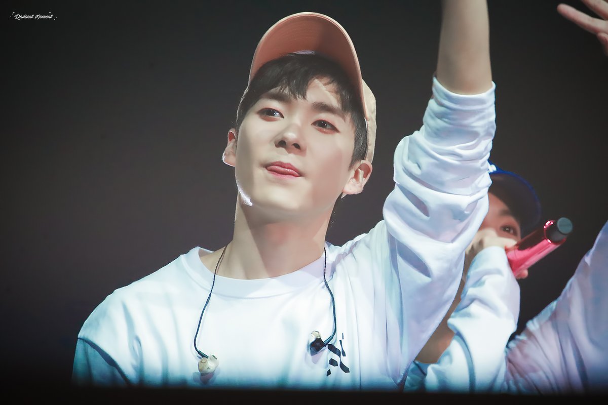 RADIANT_ARON's tweet photo. 191115 보고싶은 너의 된장찌개를 먹고싶은 나는 너의 힘 아니 그냥 보고싶어서...... #아론 #ARON #NUEST #뉴이스트 https://t.co/NmzrfS68DV
