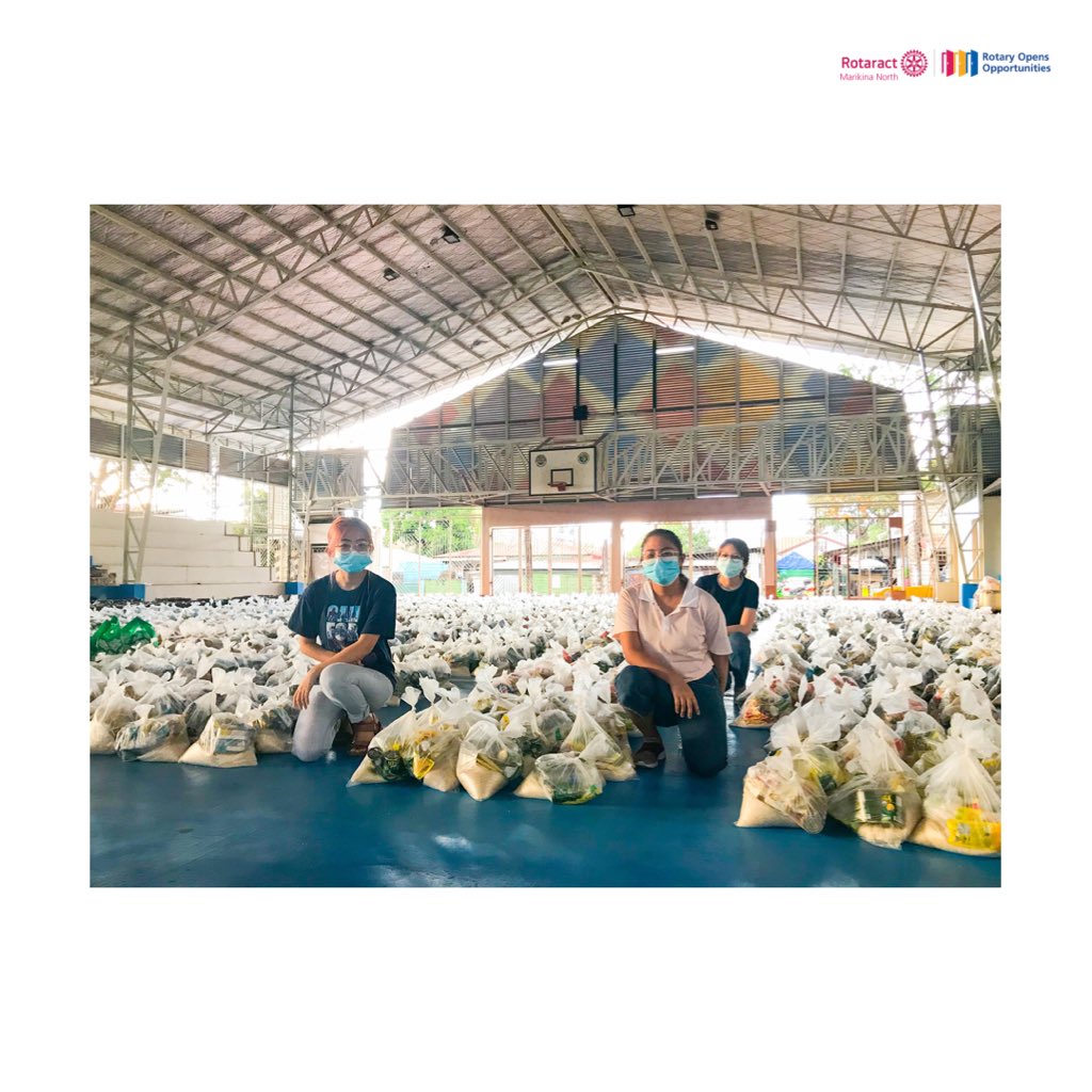 RotaractMN's tweet photo. RAC MN visited and helped in repacking in the Ulysses Ops Center of Sagip Kababayan, a joint relief drive initiated by our Rotarians, 19 Rotary Clubs of R.I District 3800! 

Relief goods will be distributed in various baranggays in Marikina City.

#RotaryTransforms https://t.co/sYZWP9Cpx5