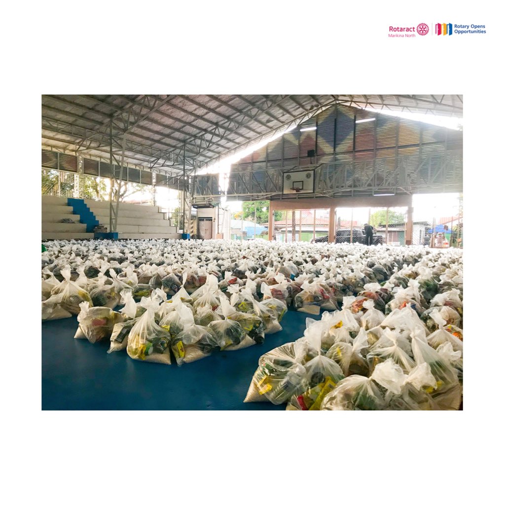 RotaractMN's tweet photo. RAC MN visited and helped in repacking in the Ulysses Ops Center of Sagip Kababayan, a joint relief drive initiated by our Rotarians, 19 Rotary Clubs of R.I District 3800! 

Relief goods will be distributed in various baranggays in Marikina City.

#RotaryTransforms https://t.co/sYZWP9Cpx5