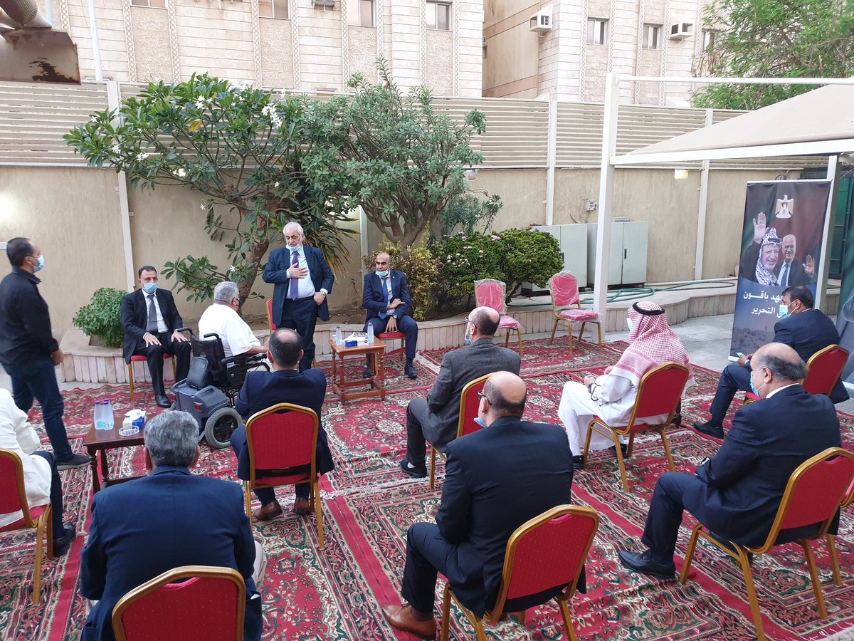 Paljed's tweet photo. أقامت القنصلية العامة بيت عزاء للقائد الوطني د. صائب عريقات "رحمه الله" أمين سر اللجنة التنفيذية لمنظمة التحرير الفلسطينية.

حيث استقبلت المعزيّن من القناصل العامين للدول العربية والأجنبية المعتمدين بجدة، وجموع من أبناء الجالية الذين قدموا لتقديم واجب العزاء برحيل الفقيد. https://t.co/AeaULUnlm5