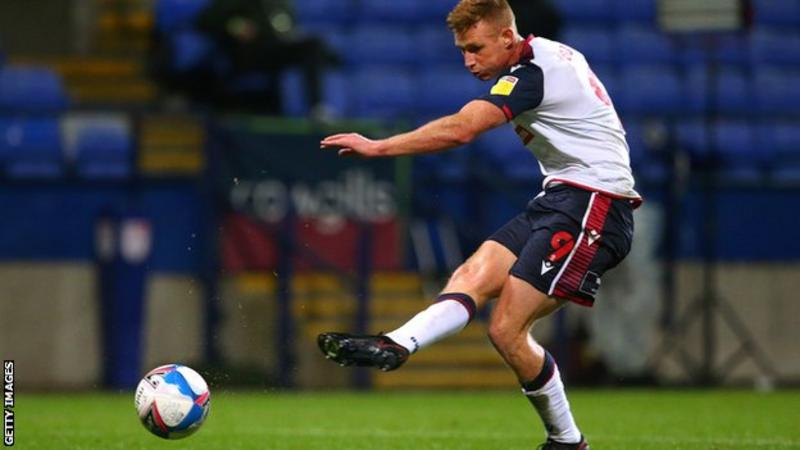 Vesparider2's tweet photo. Eoin Doyle set #Bolton on the way to a 2-0 League Two win against #Salford https://t.co/N2cvgVK3in