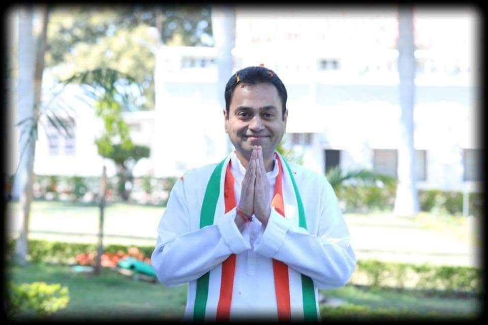Amit_SharmaINC's tweet photo. छिंदवाड़ा के लोकप्रिय नौजवान सांसद श्री नकुल नाथ जी के अस्वस्थ होने की जानकारी मिली।
ईश्वर आप को अतिशीघ्र स्वस्थ करे, एसी बाबा महाकाल से हम कामना करते है।
#nakul_nath
#Amit_Sharma
@INCMP
@IYCMadhya
@pcsharmainc
@pachouri_office
@jitupatwari https://t.co/rzZOTfWVcH