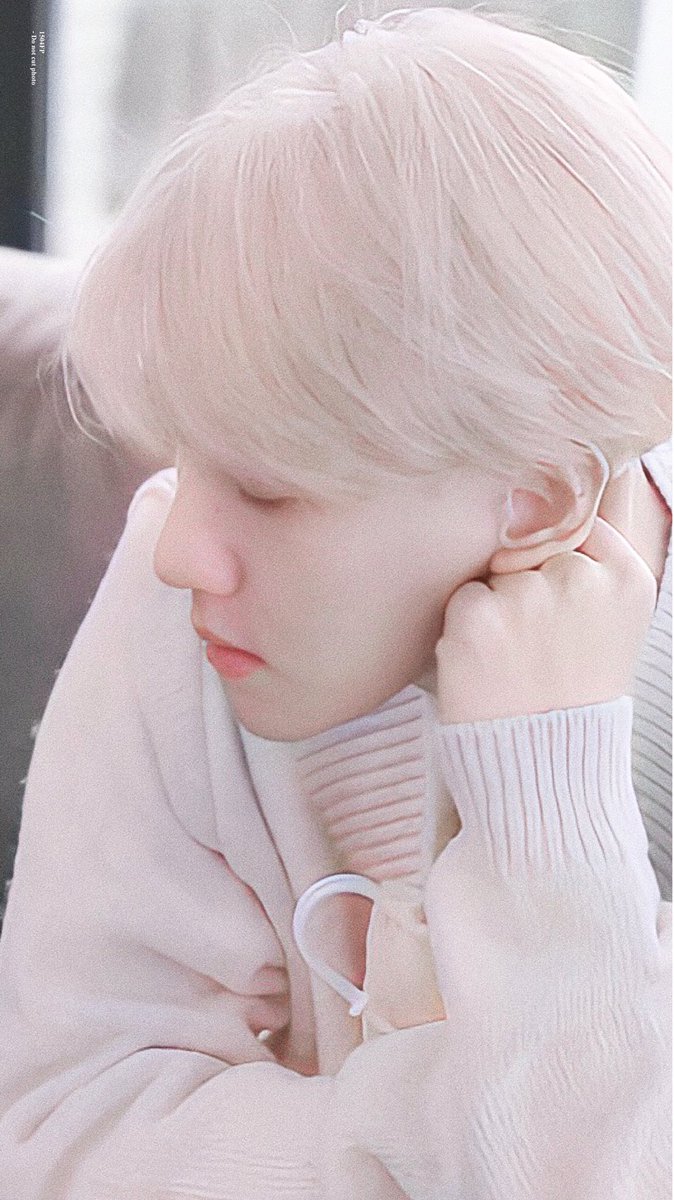 1504fp's tweet photo. 🌸👑🤏🏻예쁜 꽃 우리백현이 🌸👑🤏🏻 https://t.co/sZCoEkvpLL