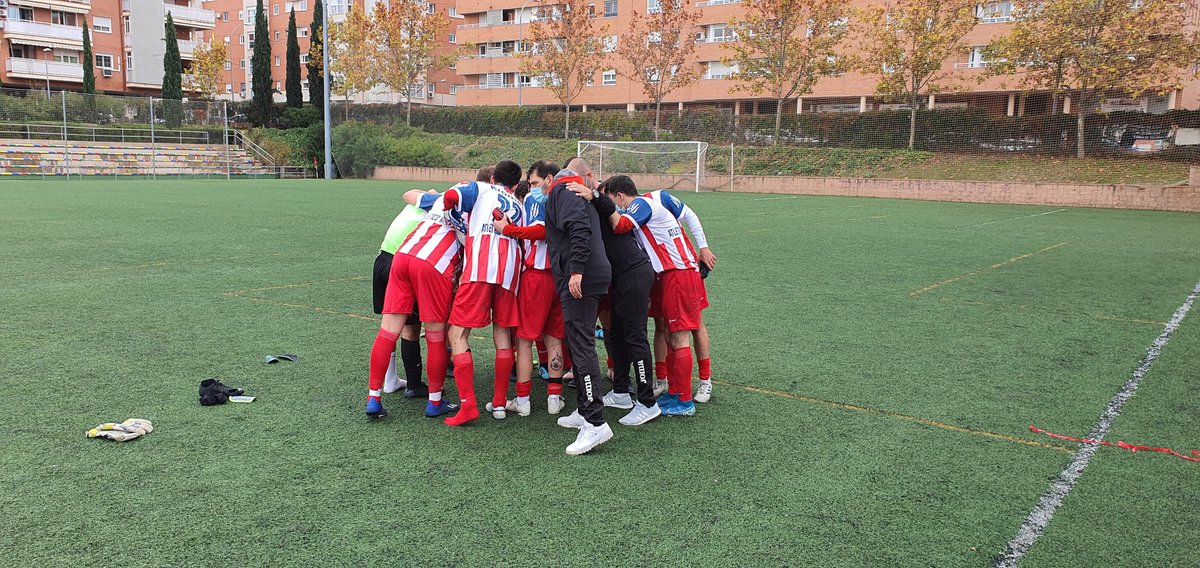 ATVALDEMORO's tweet photo. Gran victoria en el debut de nuestro Senior.
Triste ambiente a puerta cerrada pero gran actitud y lucha.
3-1
⚽️⚽️Navarro
⚽️Bene https://t.co/Ggj7ltHjAx