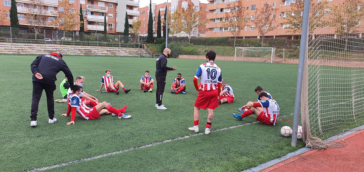 ATVALDEMORO's tweet photo. Gran victoria en el debut de nuestro Senior.
Triste ambiente a puerta cerrada pero gran actitud y lucha.
3-1
⚽️⚽️Navarro
⚽️Bene https://t.co/Ggj7ltHjAx