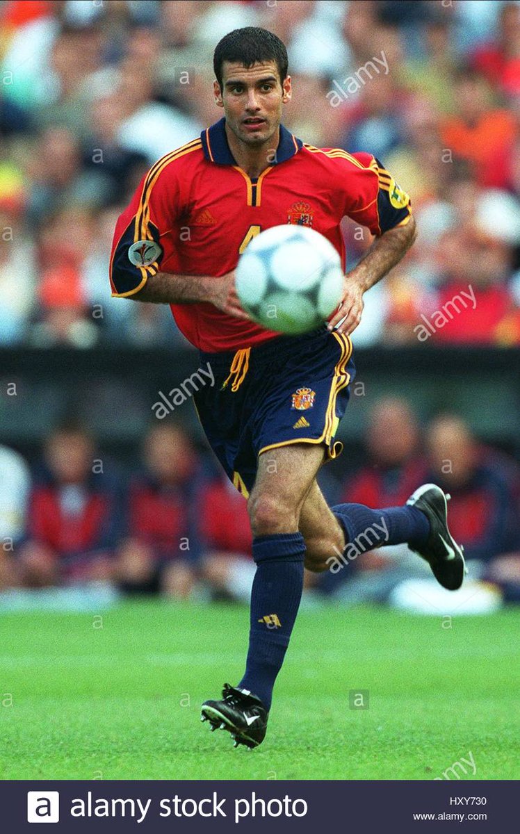 travaillé avec Brescia et Roma en Italie, Al-Ahli au Qatar et Dorados de Sinaloa au Mexique. Il a été sélectionné 47 fois pour la sélection d'Espagne et a participé à la Coupe du monde de football 1994 , ainsi qu'à l' UEFA Euro 2000 . Il a également joué des matchs amicaux pour