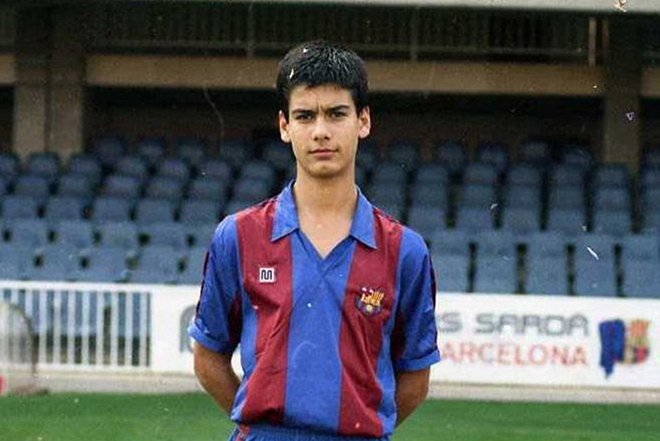 Né à Santpedor, Guardiola a rejoint La Masia à l'âge de 13 ans et a gravi les échelons de l'académie de la jeunesse de Barcelone pendant six ans, faisant ses débuts en 1990 contre Cadix . Comme l'écrit Phil Ball dans Morbo