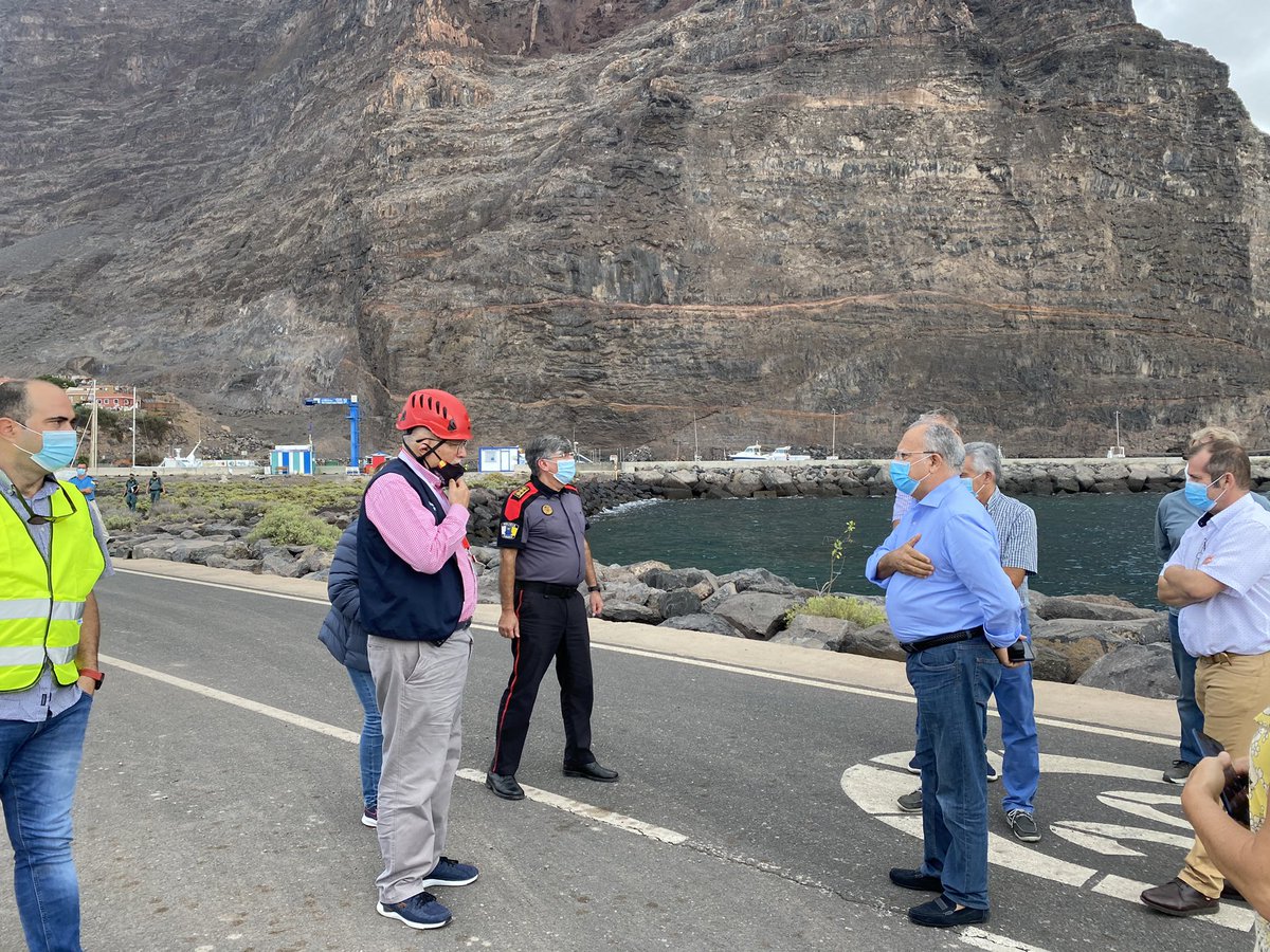CabildoLaGomera's tweet photo. 🗣 #argaga | Las administraciones acuerdan priorizar la estabilización del talud y proyectar alternativas a la accesibilidad de Argaga

▪️Se estudian alternativas para la accesibilidad con la construcción de un embarcadero por la vía de urgencia https://t.co/MxFYX3zWpQ