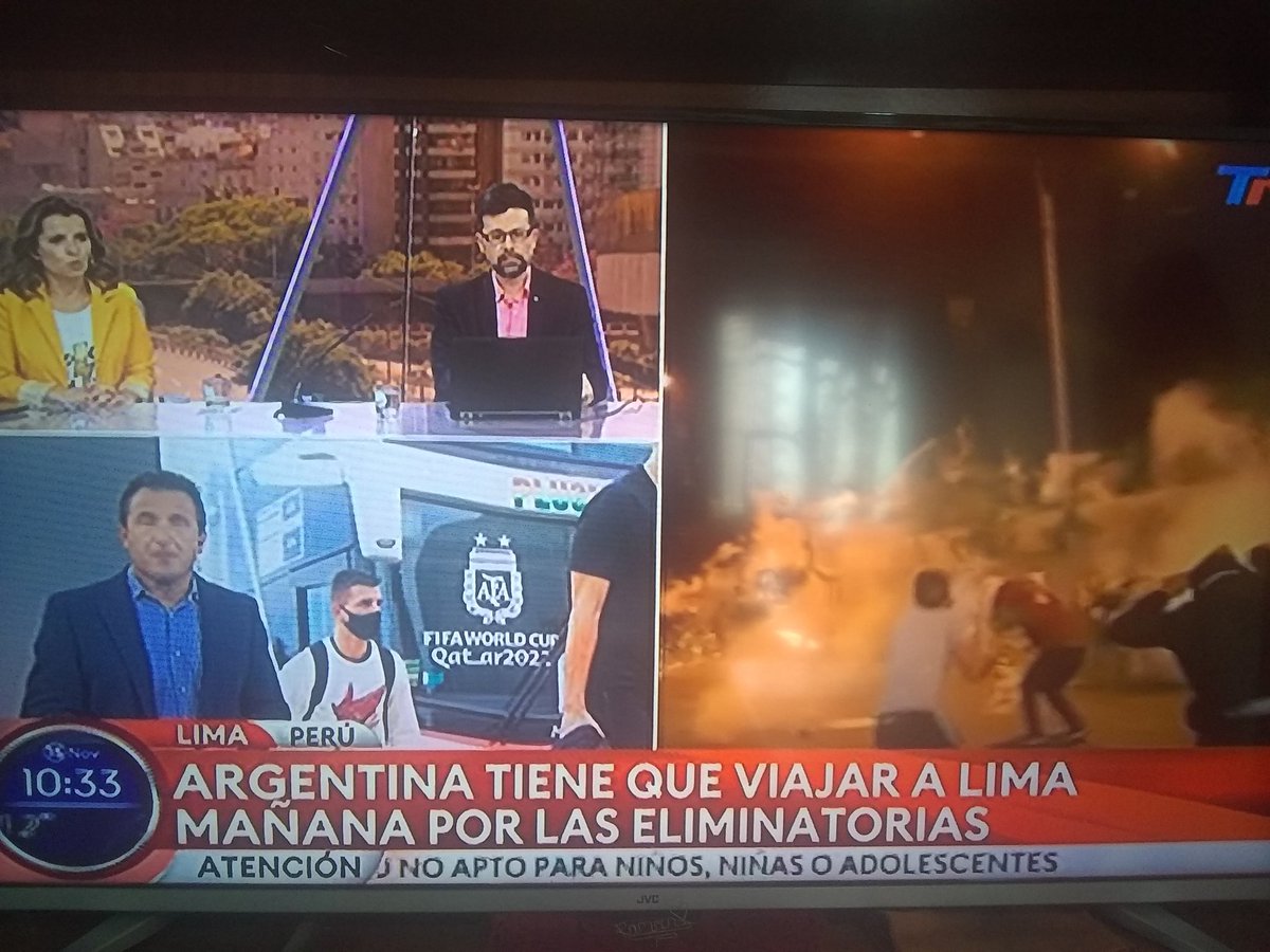 joonscentury's tweet photo. Tan hijos de puta van a ser??? Mostrar a un costado lo que está pasando en Perú y vos hablando de fútbol pero a quien mierda le importa, LOS ESTAN MATANDO ESO DIFUNDÍ, DE ESO HABLA 
TN SOS UNA BASURA
#PeruvianLivesMatter #PoliciasAsesinos #MerinoAsesino https://t.co/F30oWDU9xq