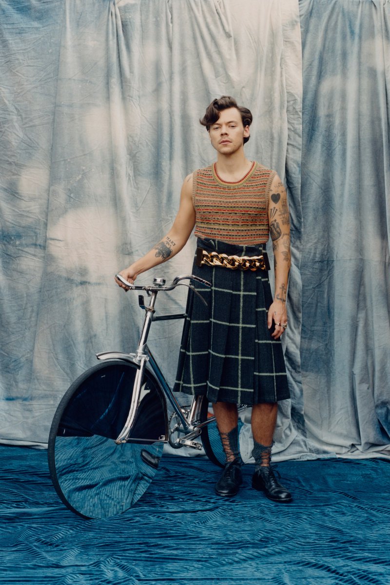 voguemagazine's tweet photo. Dressing up, making music, living in the moment: This is what matters to @harry_styles. Boundaries and labels? Not so much. Read the full December cover story: https://t.co/Kf7AoMklU6 https://t.co/gOBcKDSQz1