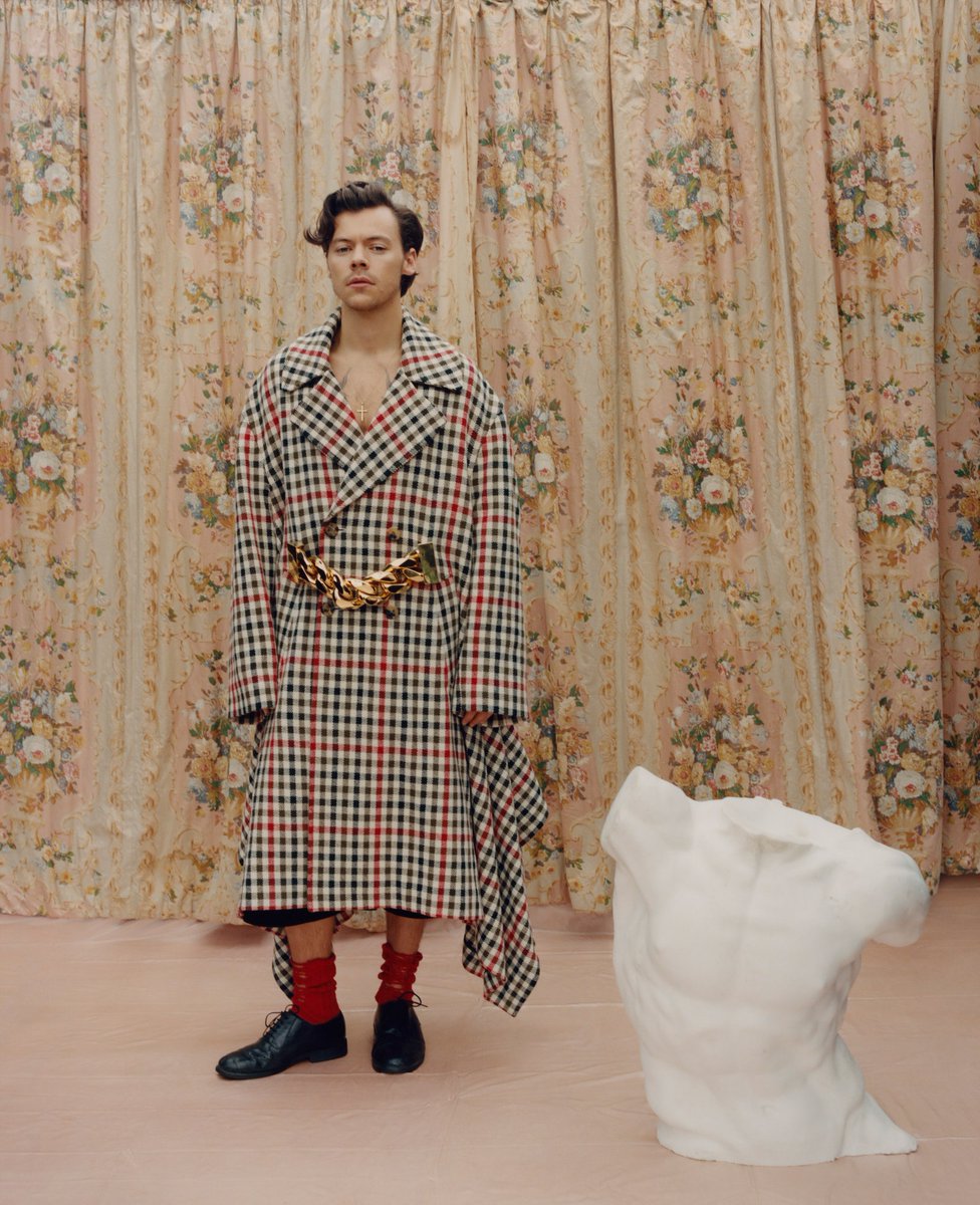 voguemagazine's tweet photo. Dressing up, making music, living in the moment: This is what matters to @harry_styles. Boundaries and labels? Not so much. Read the full December cover story: https://t.co/Kf7AoMklU6 https://t.co/gOBcKDSQz1