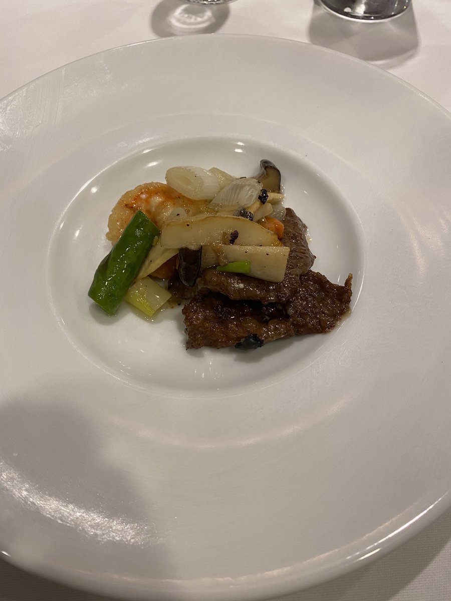 よくわからない偉そうなおじさんと1人10 000円する中華のコース料理食べるより気の知れた仲間や綺麗なお姉さんと行くバーミヤン の方が美味しいです Dm待ってます ツイレポ