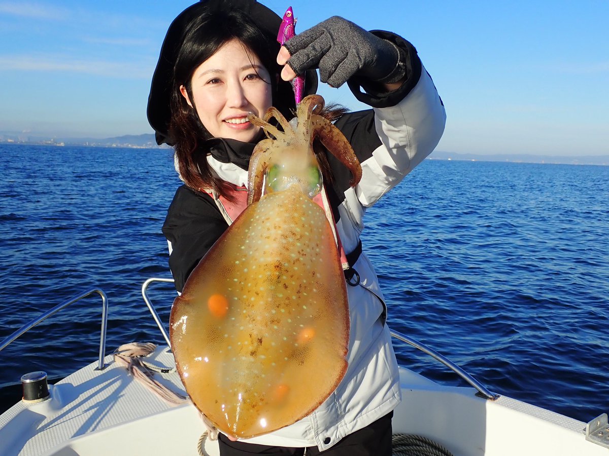 佐野まいける Twitterissa 最高の状態でイカを釣らせていただきました 自分史上 3杯中 最大の胴長27 5 のアオリイカ そして初めて釣るカミナリイカまで 生きたイカのかっこよさ美しさはずっと見ていられる 佐野まいける Twitterissa 最高の状態でイカを釣らせていただきました 自分史上 3杯中 最大の胴長27 5 のアオリイカ そして初めて釣るカミナリイカまで 生きたイカのかっこよさ美しさはずっと見ていられる