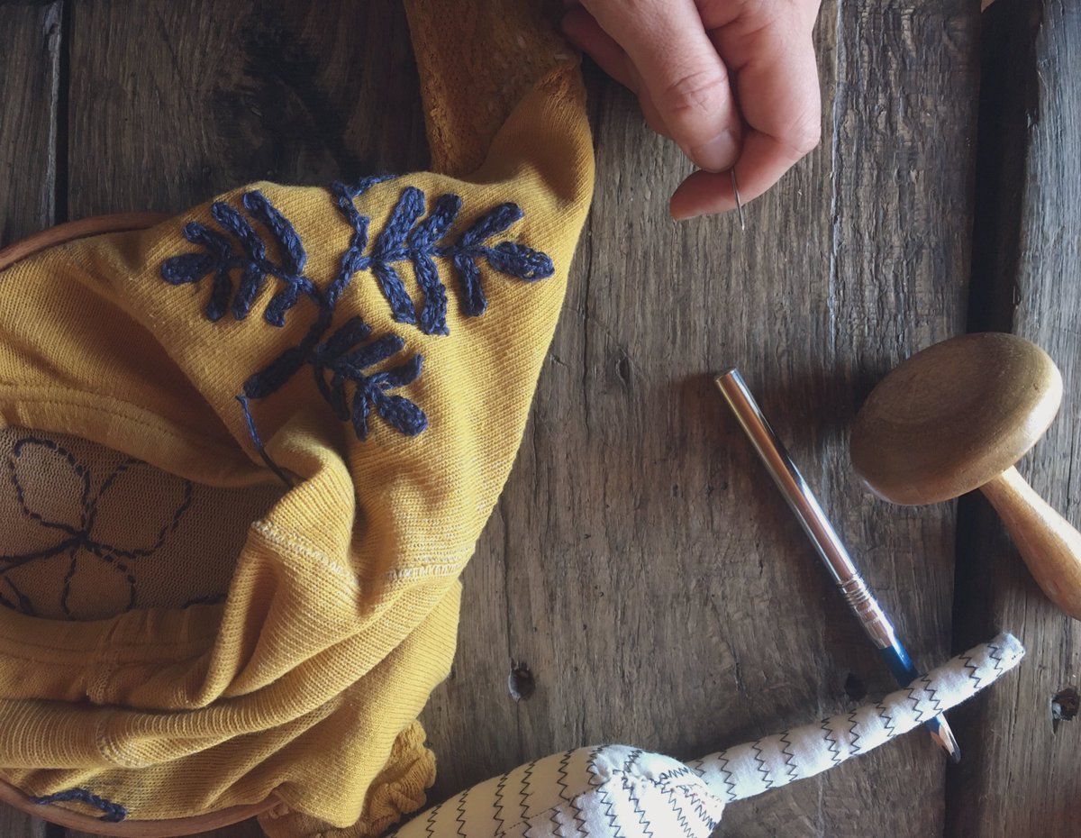 sv__n's tweet photo. こどもの古いタイツでチクチク遊んでる

#embroidered #stopfen #sticken #mending https://t.co/WFofvs3NoK