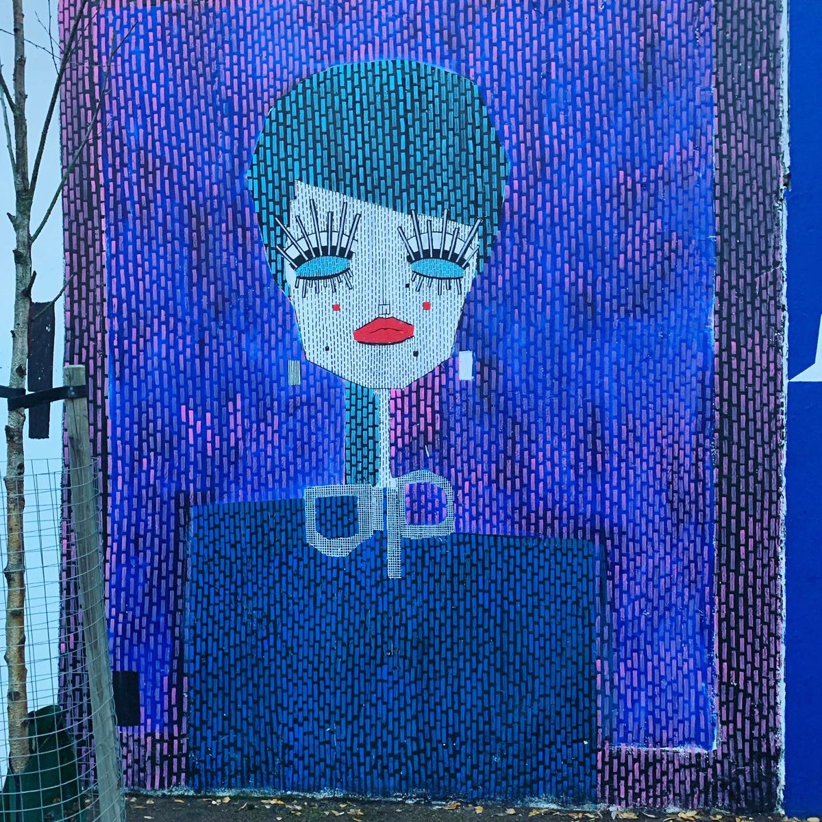 ricmann1977's tweet photo. Latest edition, and a relatively new one, on the Kilburn Webheath Estate
#kilburn #webheath #streetart #london @LifeInKilburn https://t.co/3XnxGgA6hV
