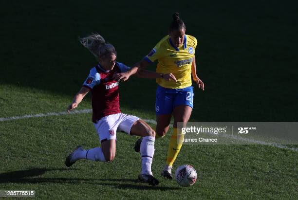 Happy Sunday! The sun is shining bright over  @westhamwomen v  @BHAFCWomen &  @JamesChance5 made the most of this in the first half!  0-0 at HT.  #WomensFootballWeekend 