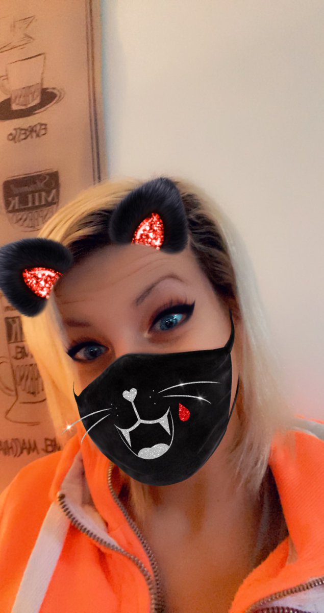 kelsey_veen's tweet photo. Aangezien de titel Poes nogal in de mode schijnt te zijn. 😂😂#poes #snapschat #lol https://t.co/jUC0aVO8FF