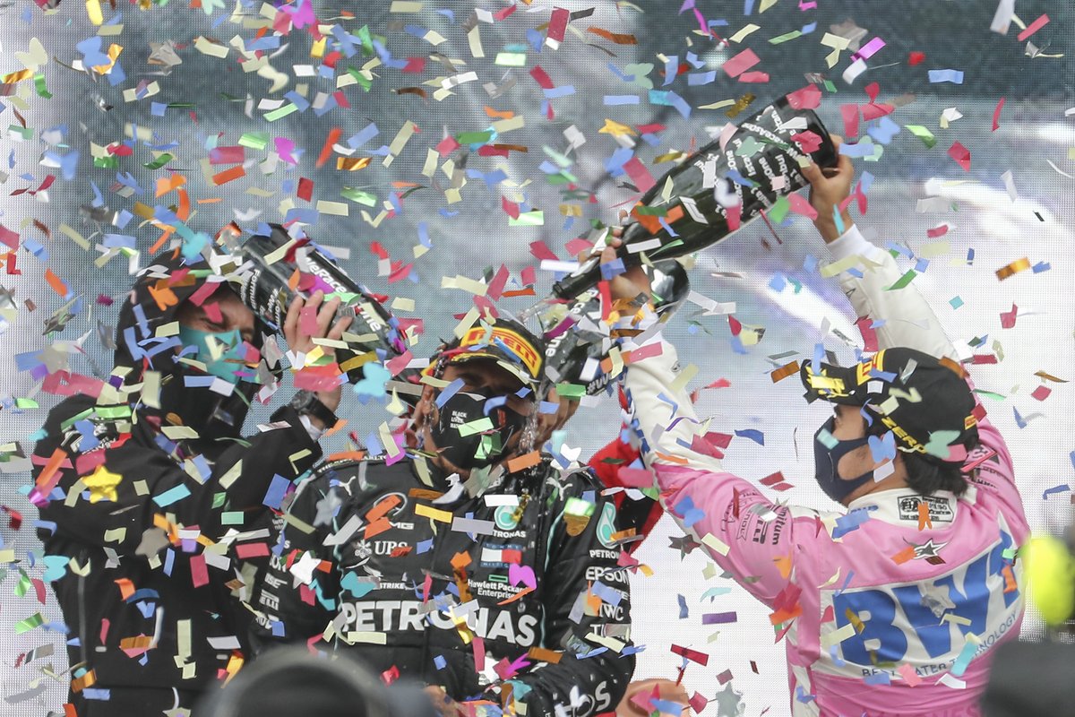 anadolufrancais's tweet photo. [Photos] #Formule_1 : #Hamilton gagne le grand prix de #Turquie et remporte le #championnat du #monde
 ,

https://t.co/bzL5TPwwpU https://t.co/y4PIi5Tlzy