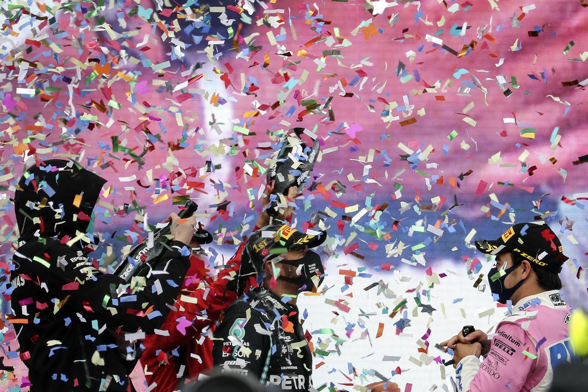 anadolufrancais's tweet photo. [Photos] #Formule_1 : #Hamilton gagne le grand prix de #Turquie et remporte le #championnat du #monde
 ,

https://t.co/bzL5TPwwpU https://t.co/y4PIi5Tlzy