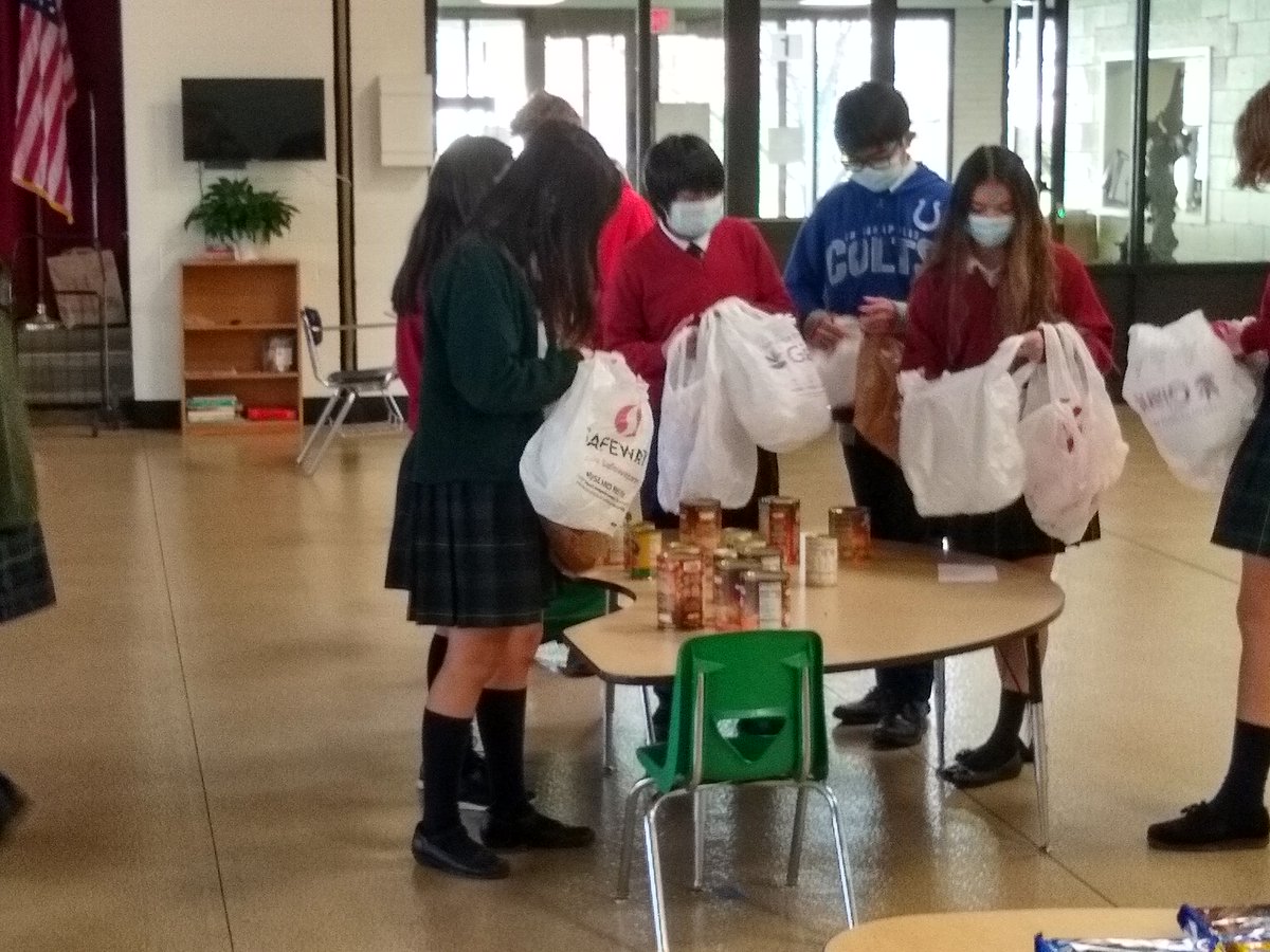 StMichael22003's tweet photo. Thank you to all who donated towards our food drive. The Student Council and PTO were able to put together 50 baskets for Christ House, for families in need this Thanksgiving https://t.co/rjAHnPgJB7