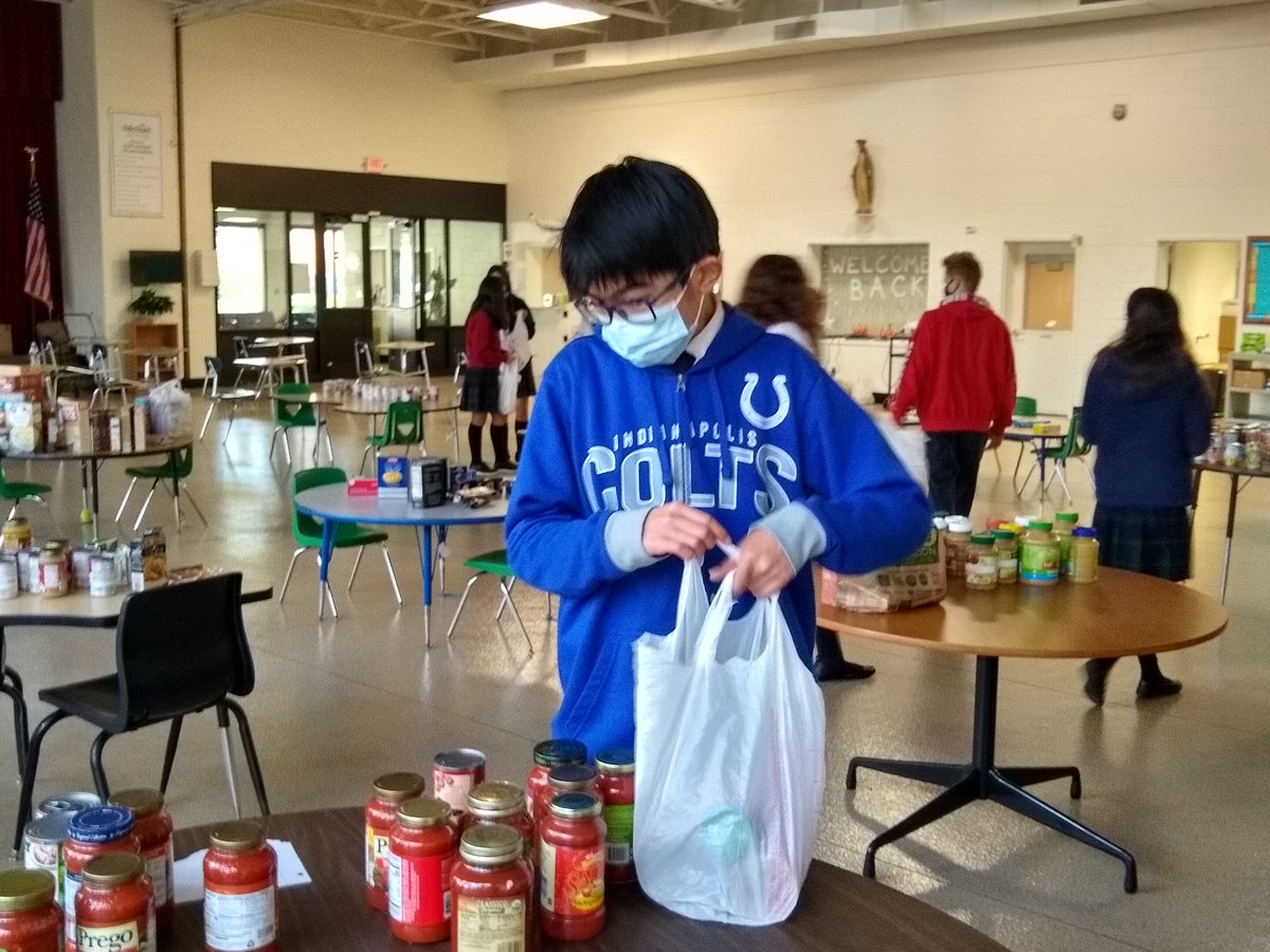 StMichael22003's tweet photo. Thank you to all who donated towards our food drive. The Student Council and PTO were able to put together 50 baskets for Christ House, for families in need this Thanksgiving https://t.co/rjAHnPgJB7