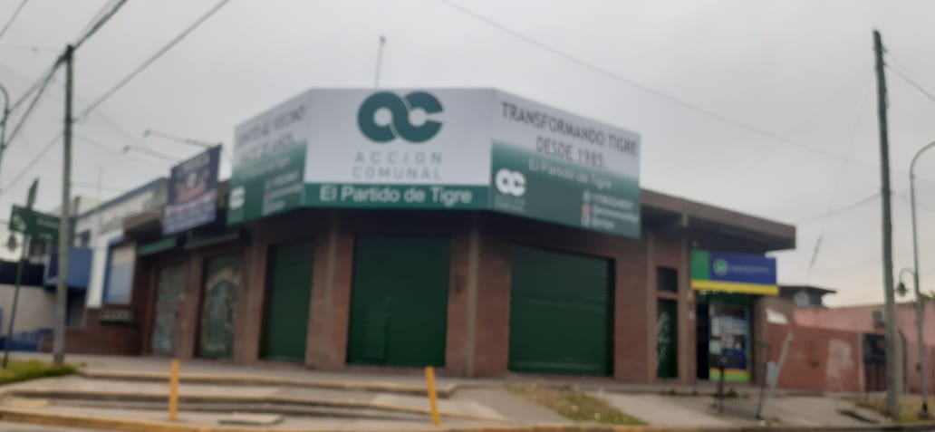ambrosiook's tweet photo. Este es local insignia del vecinalismo de tigre (nunca cerro) cambio su cartelería Esa escusa les sirvió para sacar las imágenes de Heidi y el gato qué compartía con el actor https://t.co/lPNDgYqMPZ