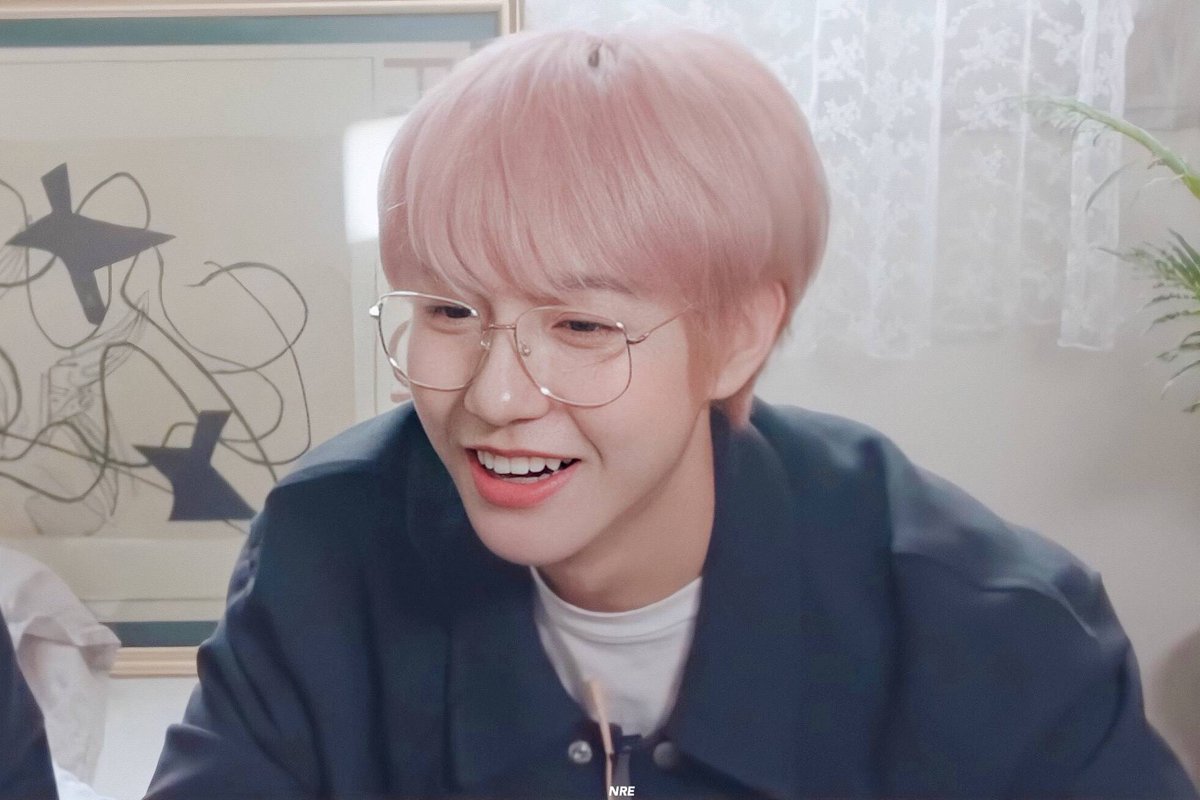 🌈hourly renjun 🏡 tweet media