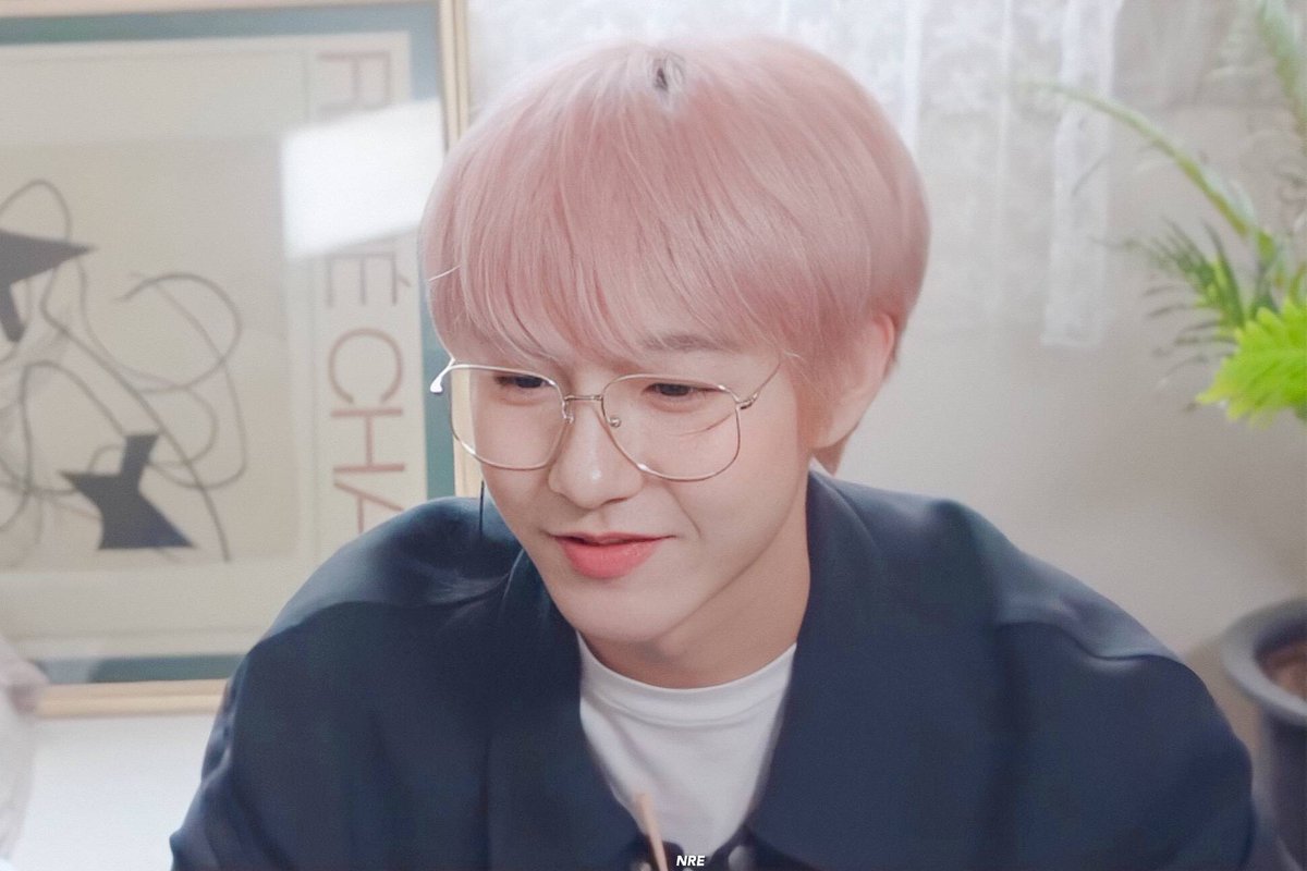 🌈hourly renjun 🏡 tweet media