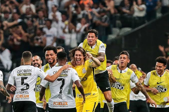 SPFutDepre's tweet photo. A 3 anos atrás, o Corinthians batia o Fluminense na Neo Química Arena de virada e se sagrava Heptacampeão Brasileiro, a 4ª força que já tinha sido conquistado São Paulo, foi lá, e Conquistou o Brasil 🏆 #HeptaDeRespeito https://t.co/kWAAGR95at