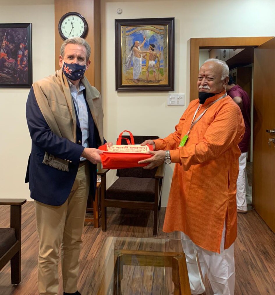 FriedrichPieter's tweet photo. Barry O'Farrell of @AusHCIndia visits HQ of Nazi-inspired #RSS paramilitary. RSS has a goal of exterminating non-Hindus from India &amp; has acted on that goal w/many anti-minority pogroms. @dfat, is this the kind of tone-deaf foreign policy you encourage? #BarryMustResign! https://t.co/xwCeITUB2M
