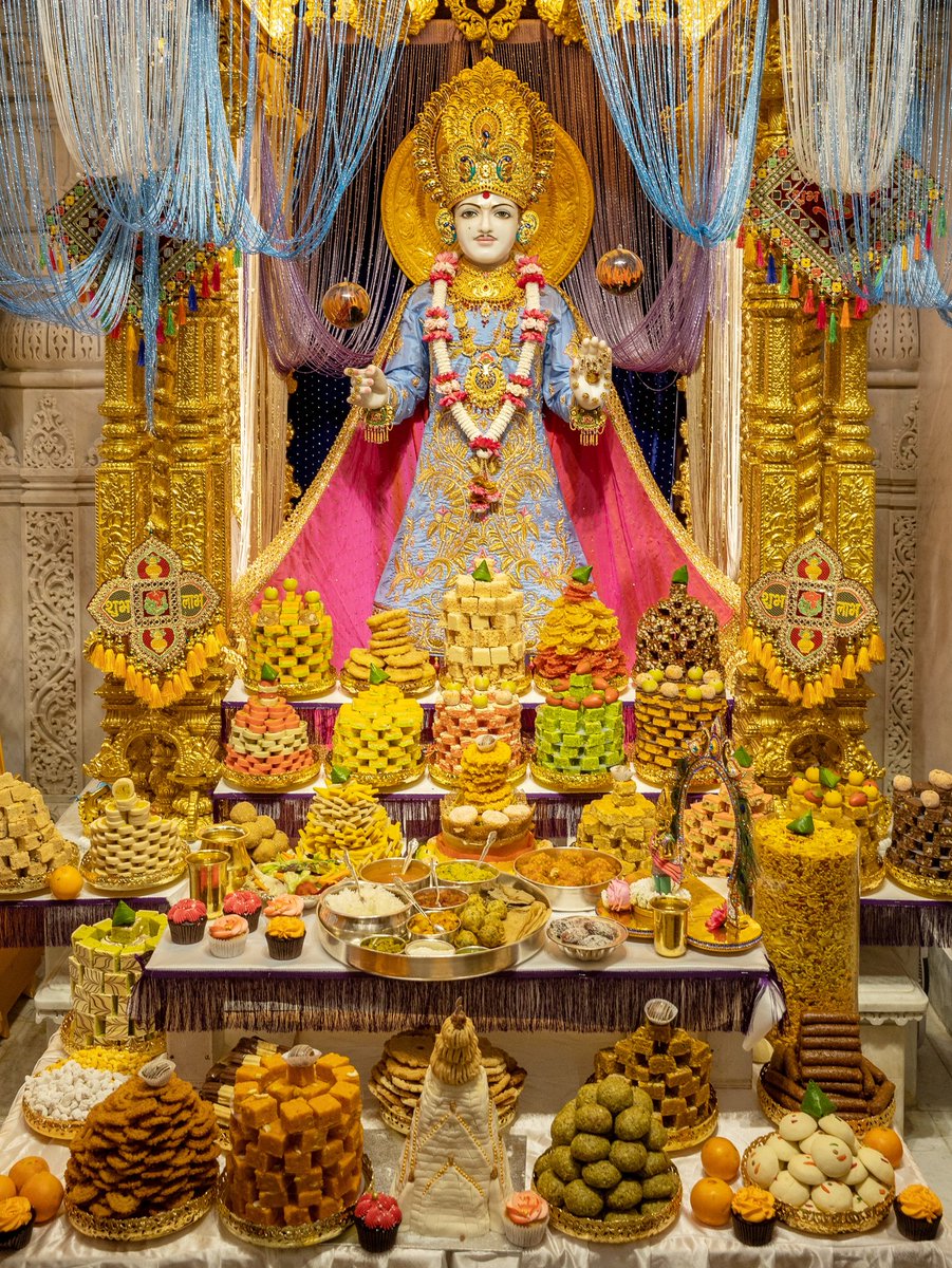 NeasdenTemple's tweet photo. Today we celebrate 'Annakut', a devotional offering to God and all our sacred deities and gurus made in thanksgiving for their continued blessings. We pray for the well-being, happiness and success of everyone in the UK🇬🇧 and our world🌍. #Diwali #BAPSdiwali #DiwaliAtHome https://t.co/uV2gd5Th2U