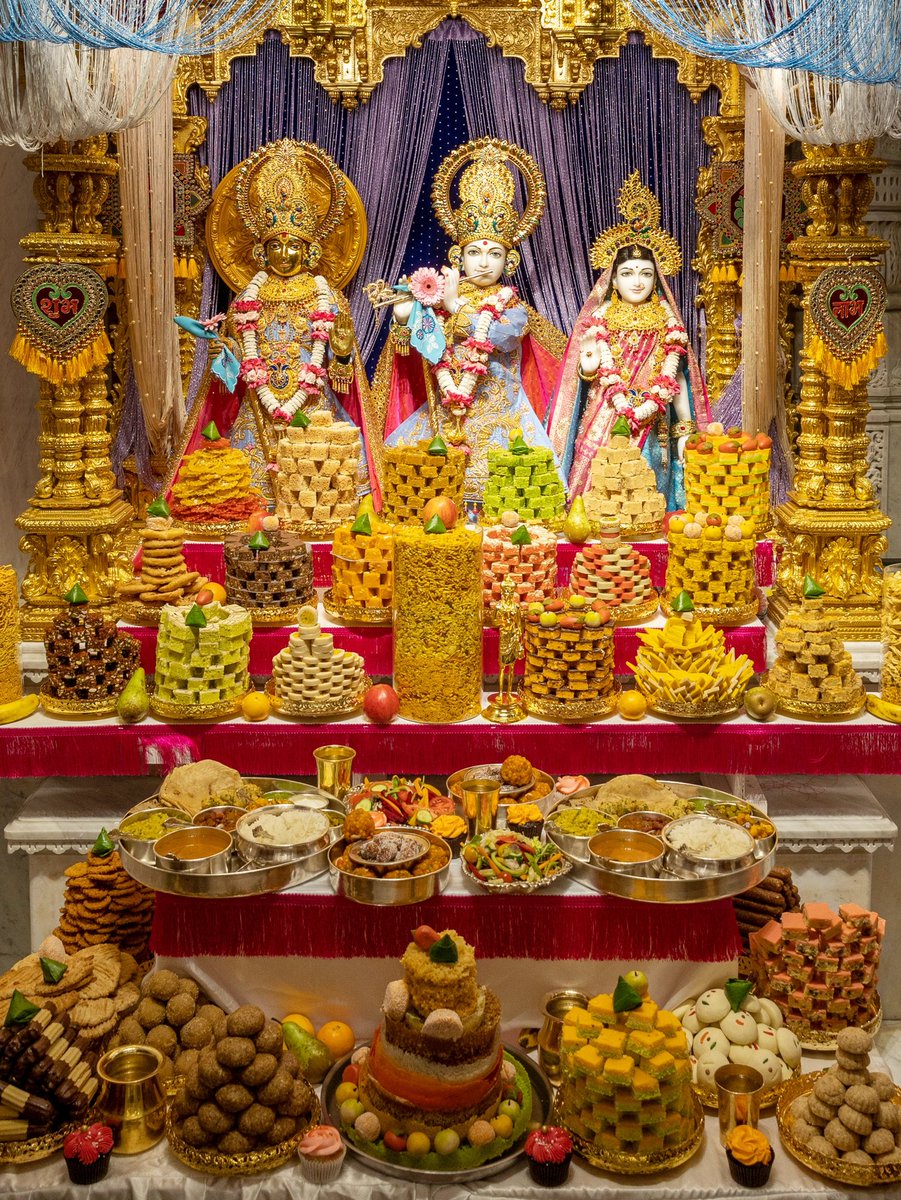 NeasdenTemple's tweet photo. Today we celebrate 'Annakut', a devotional offering to God and all our sacred deities and gurus made in thanksgiving for their continued blessings. We pray for the well-being, happiness and success of everyone in the UK🇬🇧 and our world🌍. #Diwali #BAPSdiwali #DiwaliAtHome https://t.co/uV2gd5Th2U