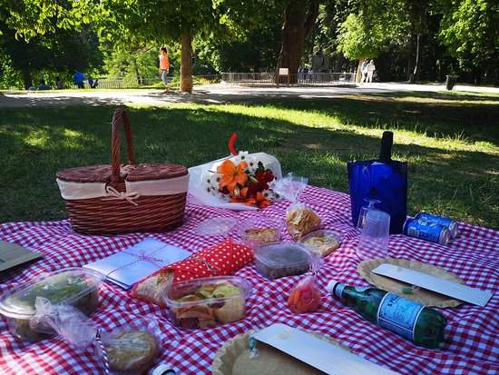 UT_DWLC's tweet photo. Wish we were here
#madrid #picnic #spain #spanishlanguage #languagelearner
#worldlanguages #sigmadeltapi @HonorSociety @UToledo @UToledoCAL https://t.co/LSUakHW9GB