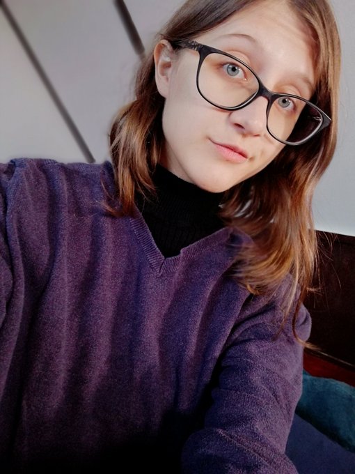 There's some cute boobies under all this frumpy sweater :P // https://t.co/nlSxQ18U0E https://t.co/7
