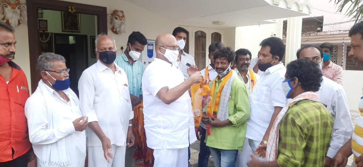 BalajiGupta's tweet photo. గుంటూరు వెస్ట్ @JaiTDP కార్యాలయంలో 43వ డివిజన్ సుగాలి కాలనీకి చెందిన పలువురు ST యువకులు ఇన్ఛార్జ్ కోవెలమూడి రవీంద్ర(నాని) గారి సమక్షంలో చేరారు.✌️✌️✌️
@KovelamudiNani @JayGalla
#JaiTeluguDesam #YcpCheatedAP #TDPforGirijans #TDPforDalits #TDPforTeluguPeople https://t.co/MOtDOVYEcP
