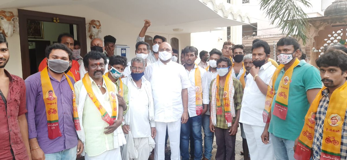 BalajiGupta's tweet photo. గుంటూరు వెస్ట్ @JaiTDP కార్యాలయంలో 43వ డివిజన్ సుగాలి కాలనీకి చెందిన పలువురు ST యువకులు ఇన్ఛార్జ్ కోవెలమూడి రవీంద్ర(నాని) గారి సమక్షంలో చేరారు.✌️✌️✌️
@KovelamudiNani @JayGalla
#JaiTeluguDesam #YcpCheatedAP #TDPforGirijans #TDPforDalits #TDPforTeluguPeople https://t.co/MOtDOVYEcP
