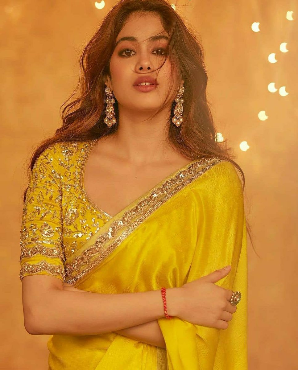 #JanhviKapoor looking #Gorgeous in yellow #saree on #Diwali2020 #Celebration
.
#sunday #sundayvibes #HappyDiwali #Deepavali #webseries #fashion #beautiful #ananyapanday #Myntra #VickyKaushal #likesforlike #like4likes #photo #instagood #photooftheday #ibollywoodbook #Love #mumbai