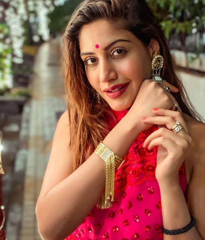 nooraail8's tweet photo. 🥺فديت الجمال ولاحمر اخيرا،نزلتت،صور 🥺♥️

#SurbhiBB14TakeOver #SurbhiChandna #SCians #naagin5 #bani #surbhionnaagin #banisharma #banibaninaagin https://t.co/LRKHJrQRMe
