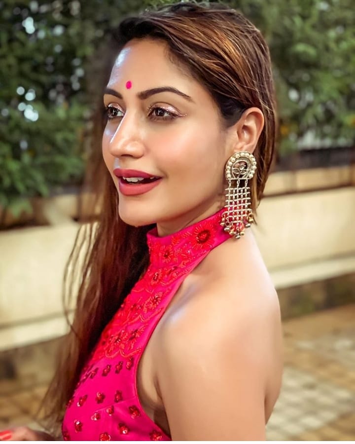 nooraail8's tweet photo. 🥺فديت الجمال ولاحمر اخيرا،نزلتت،صور 🥺♥️

#SurbhiBB14TakeOver #SurbhiChandna #SCians #naagin5 #bani #surbhionnaagin #banisharma #banibaninaagin https://t.co/LRKHJrQRMe