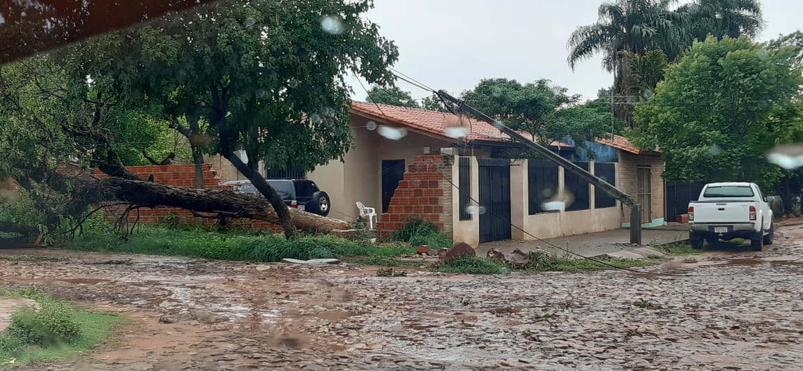 pattylo710's tweet photo. @ANDEOficial @SaraMorenoPy en barrio Molino Luque.. Llamamos a la Ande y no atiende nadie, estamos sin luz aun... https://t.co/qPeqceKhYb