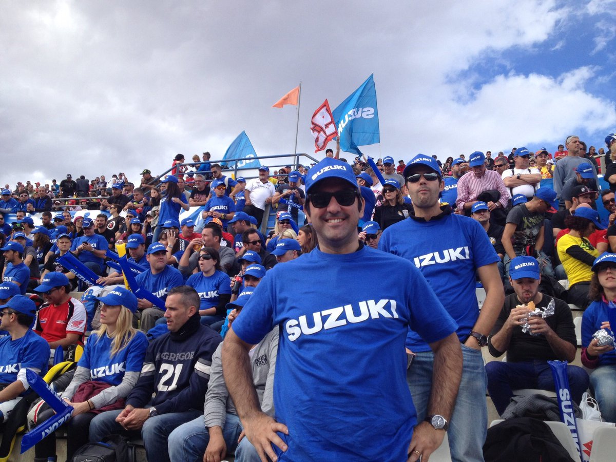 spoob's tweet photo. En 2014 nos invitó Suzuki a su vuelta a MotoGP. Aquel día a @RandydePuniet14 el motor le duró 11 vueltas. Desde entonces os hemos ido siguiendo por los circuitos y viendo crecer y mejorar carrera a carrera hasta hoy. Muy contentos!!! Felicidades @JoanMirOfficial y @SuzukiMotoES https://t.co/7trOcXrwsR