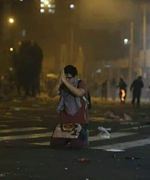 mariamkimmm's tweet photo. Fuera del gobierno y del país Merino  nadie te quiere tu no eres mi presidente y nunca lo serás,estoy harta de ver que ratas como tu nos roben esta ves no lo vamos a permitir.
#MerinoDictador #MerinoJamasSeraMiPresidente #MerinoNoEsMiPresidente https://t.co/iuwgmyxhs2