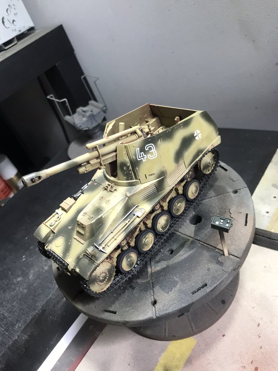 Tools on and all small detail painted and another coat of varnish next up is basic wash then to leave to dry 